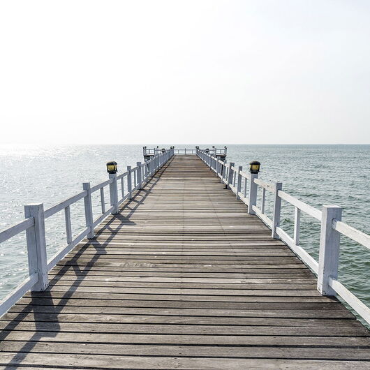 REBEL WALLS 1208771DP Hampton Pier - indiv. Digitaldruck, Motiv fortsetzbar