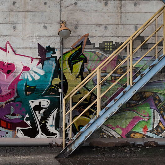 REBEL WALLS 1240344DP Stairway Graffiti - indiv. Digitaldruck, Motiv fortsetzbar