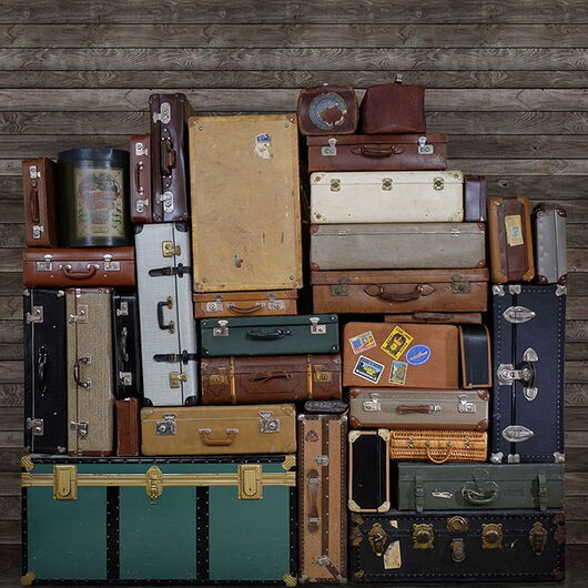 REBEL WALLS 1222679DP Stacked Suitcases, Heap - indiv. Digitaldruck, Motiv fortsetzbar